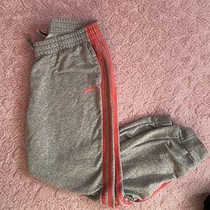 ✨ Adidas 2XL trackpants